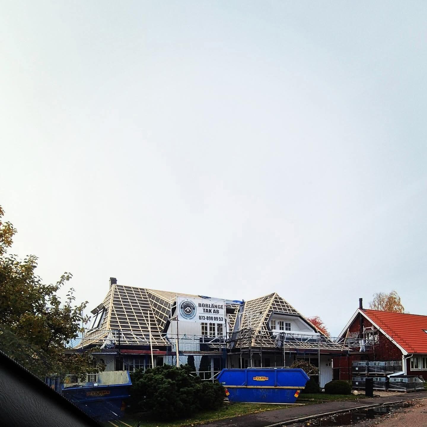 Borlänge Tak AB-skylt på pågående omläggning